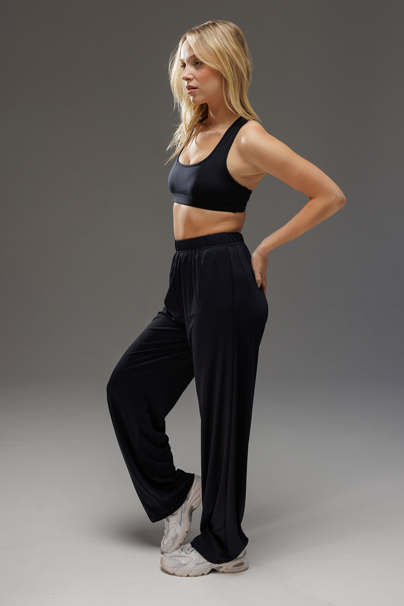 YALU Straight-Leg Pants – BLACK