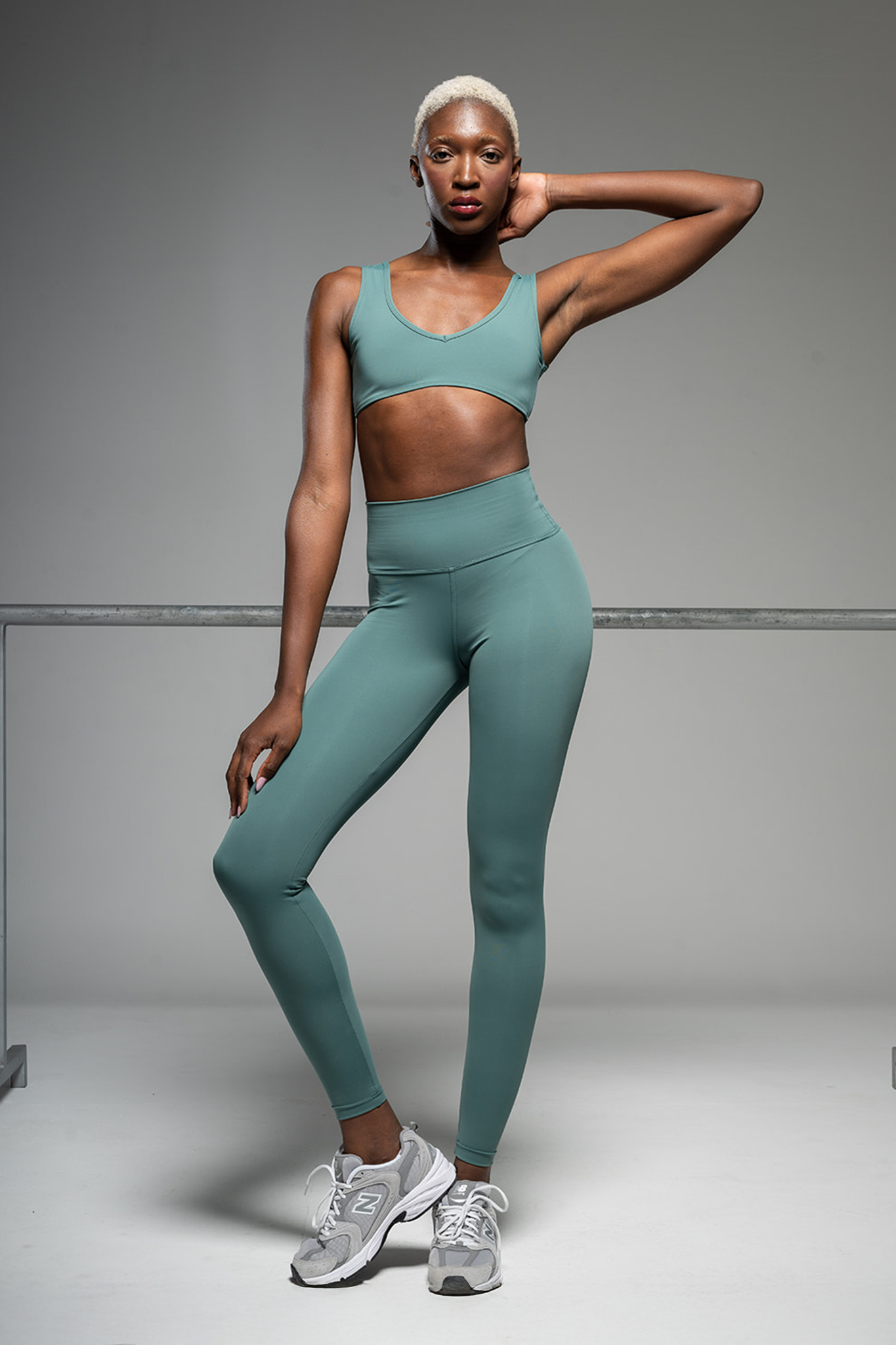 Top YALUUP.PRO V-Neck - EMERALD GLOW