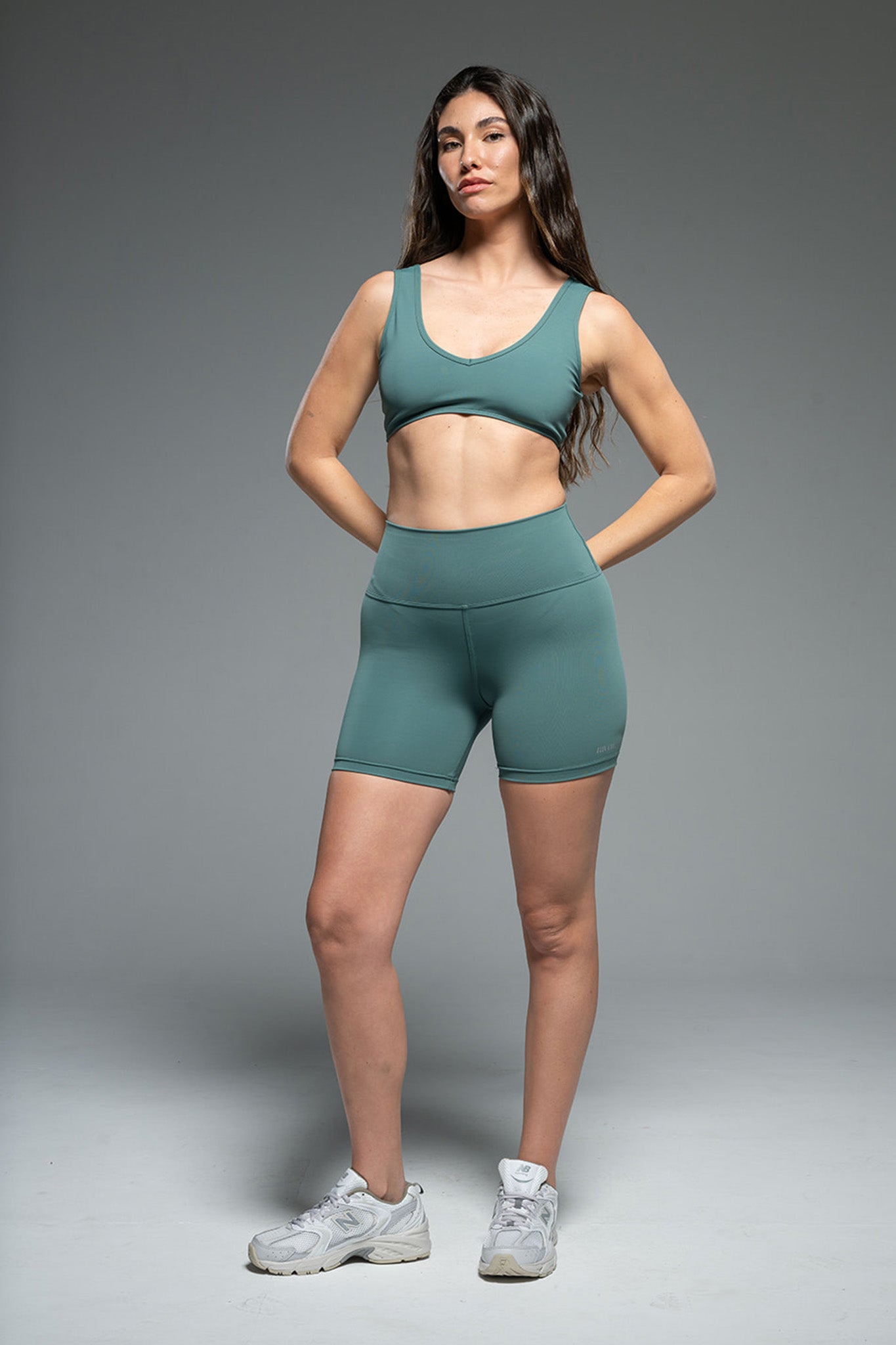 YALUUP.PRO Mid-Length Sculpting Shorts – EMERALD GLOW
