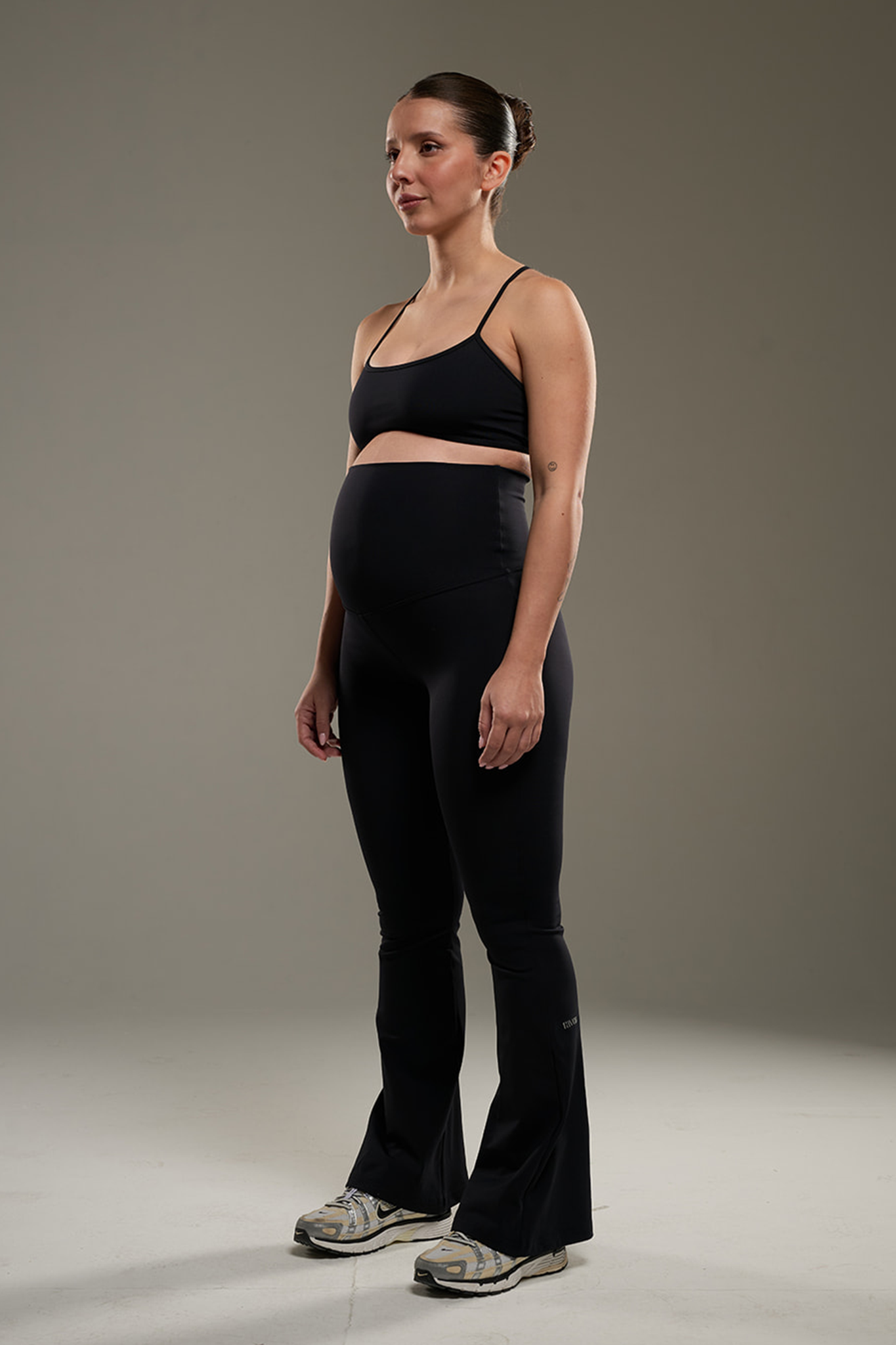 YALUUP.PRO Flared Maternity Leggings – BLACK