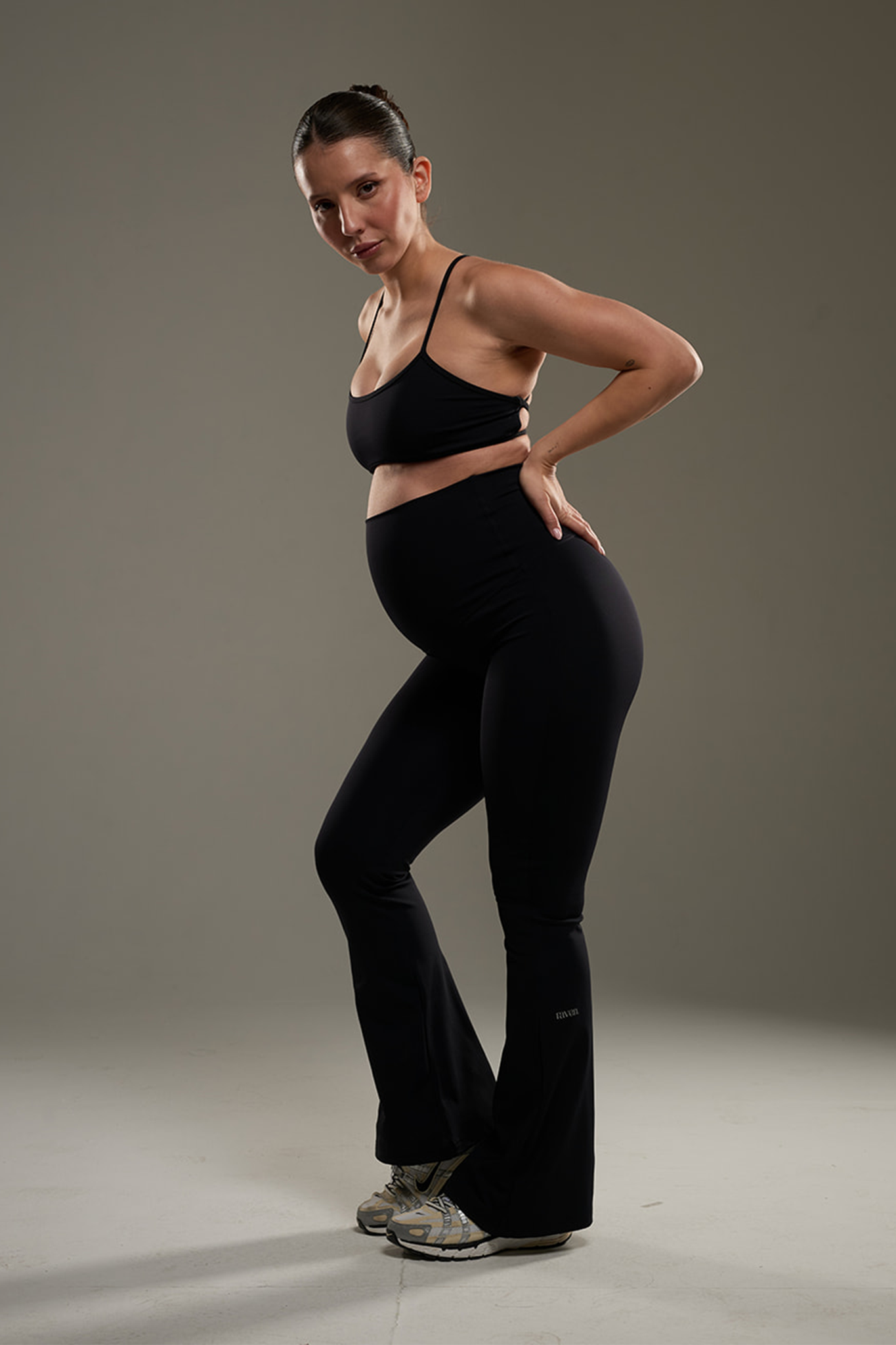 YALUUP.PRO Flared Maternity Leggings – BLACK