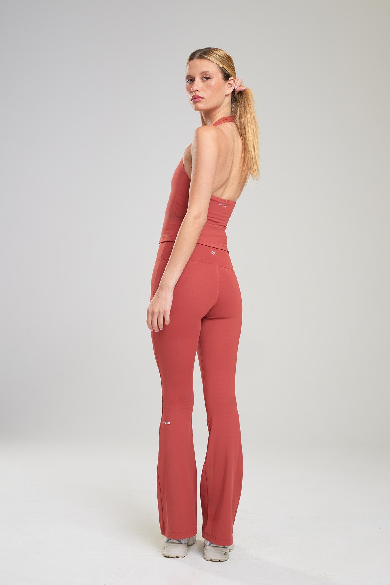 YALUUP.PRO Flared Sculpting Leggings – Mars Red