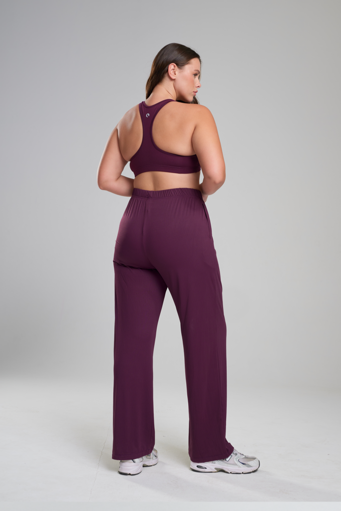 YALU pantalone ravnog kroja.