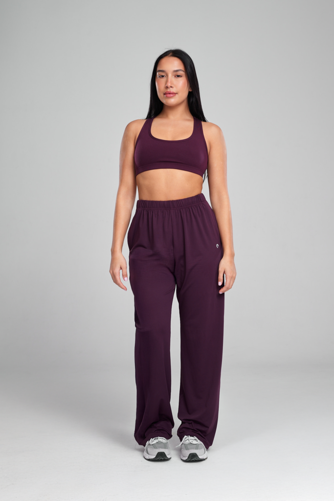 YALU pantalone ravnog kroja.