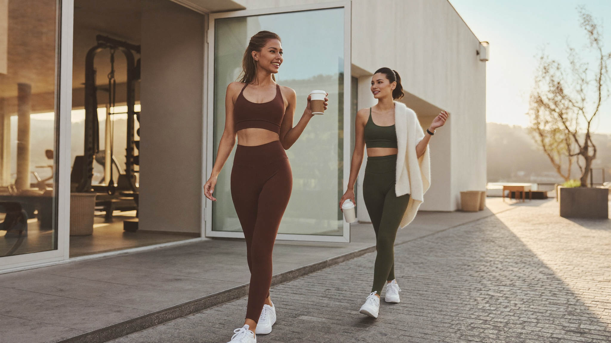 Pet outfita za teretanu koji prelaze iz treninga u kafić - Raven Sport
